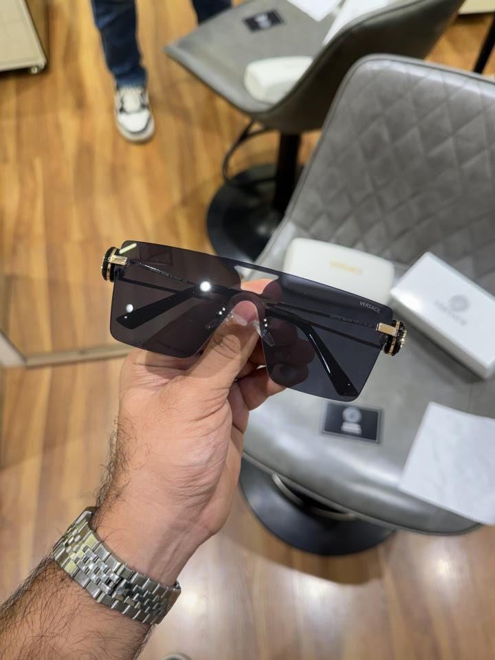 Vers_ace_4119_gold_black