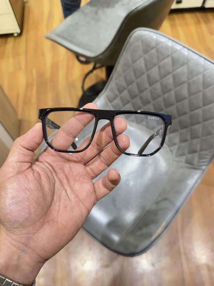 Guc_ci_1669_black_plano